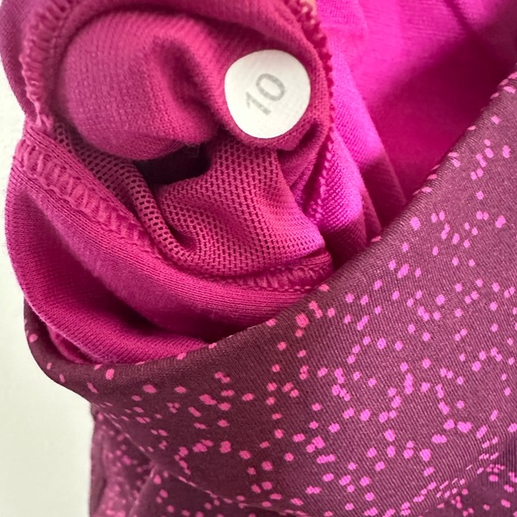 Lululemon Tank Top Criss-Cross Back Mesh Burgundy Pink Size 10 - Picture 4 of 4